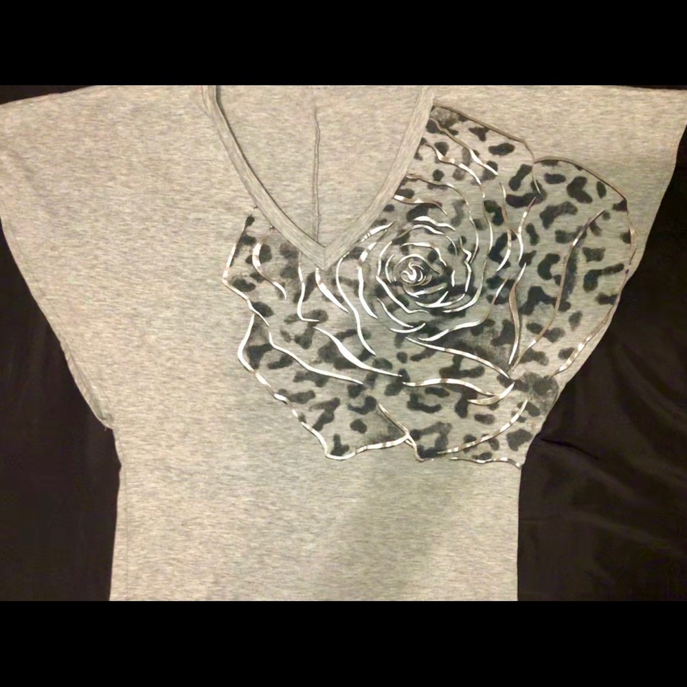 Grey wide sleeves with rose